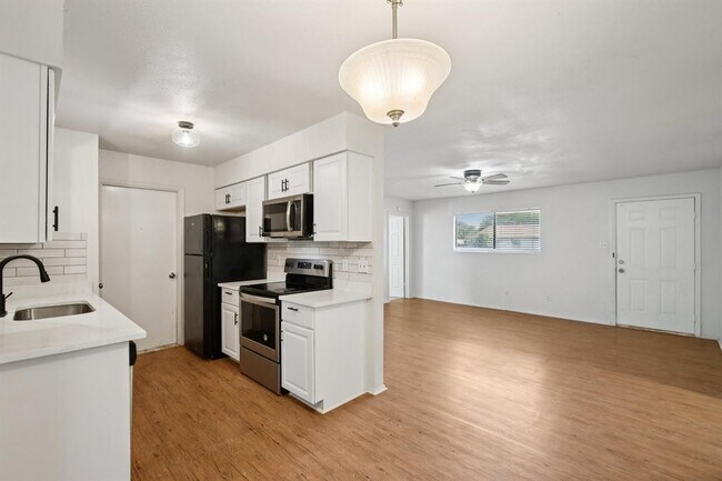 Building Photo - 2214 Winchester Dr