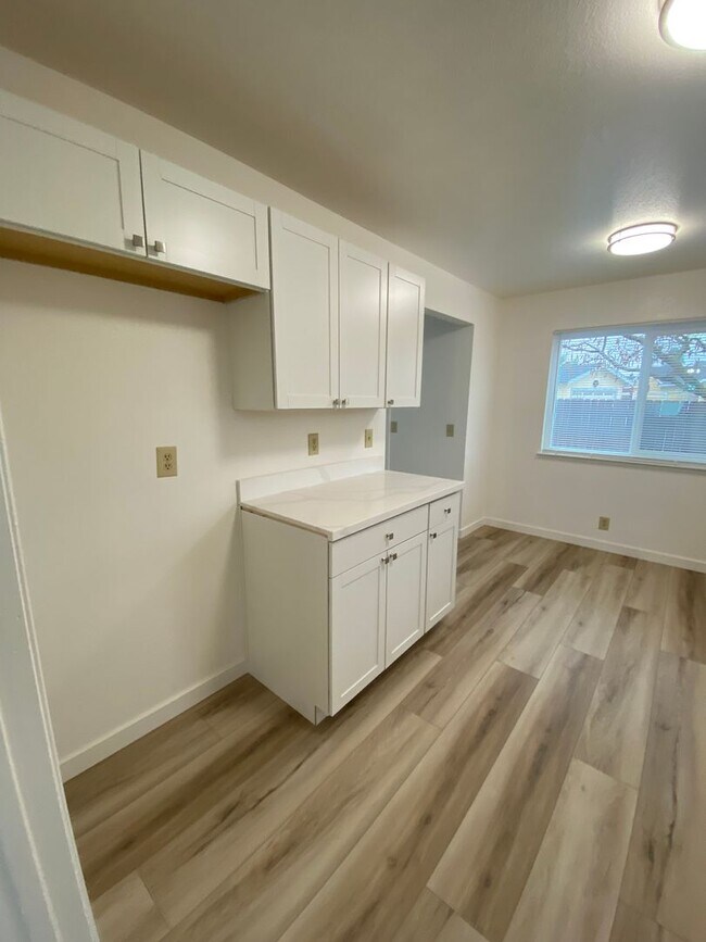 Building Photo - Fully Remodeled Single Story Spacious 3bed/2 bath home on corner lot in Suisun City!!!!