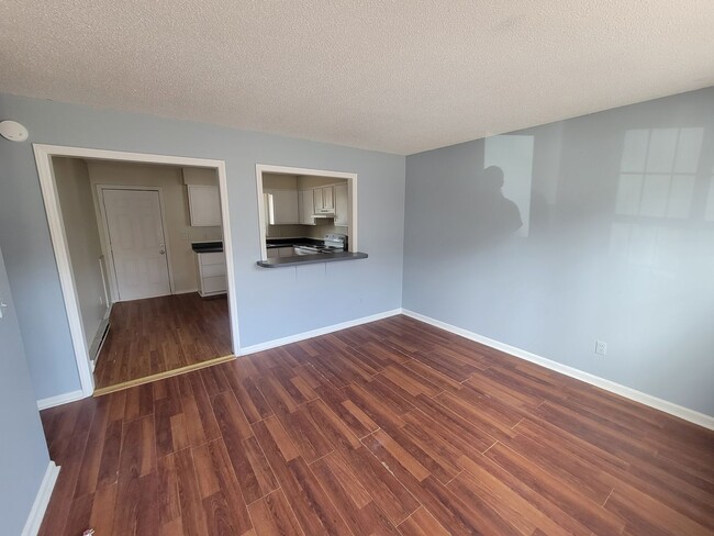 Building Photo - 3 Bedroom 1 Bathroom House