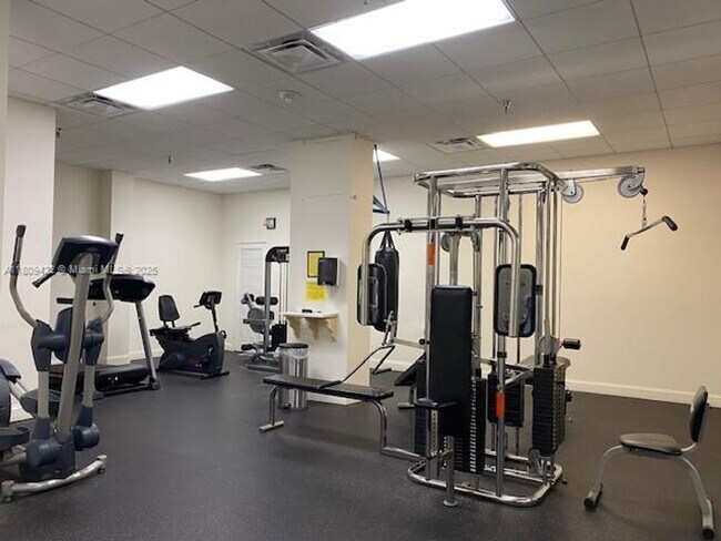 Building Photo - 290 174 Street, Unit 417, Sunny Isles Beach