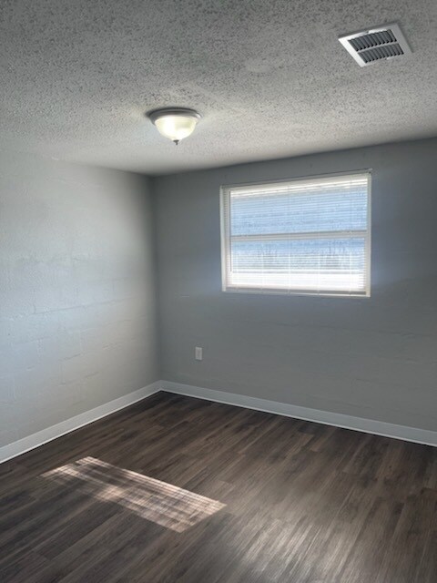 Building Photo - 415 12th St W