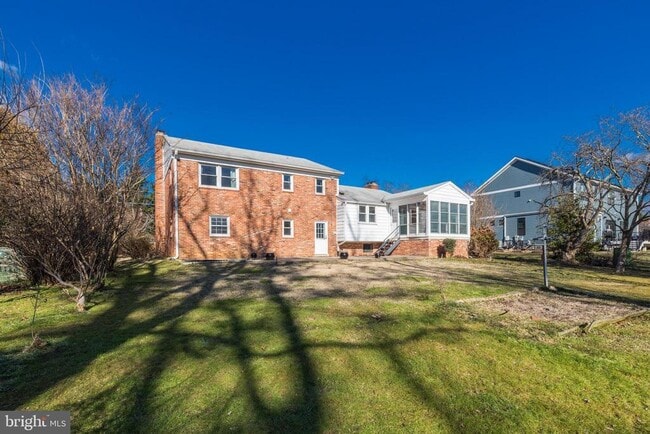 Building Photo - 1013 Westbriar Dr NE