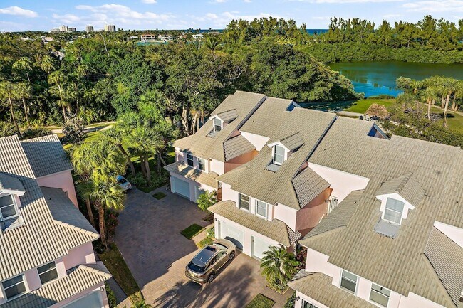 Building Photo - 3902 Fairway Dr S