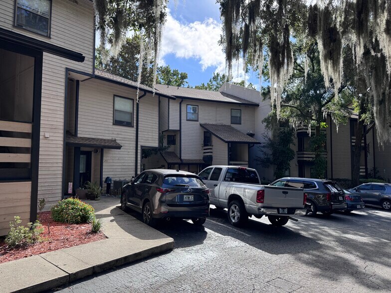 Building Photo - 1604 Arcadia Dr