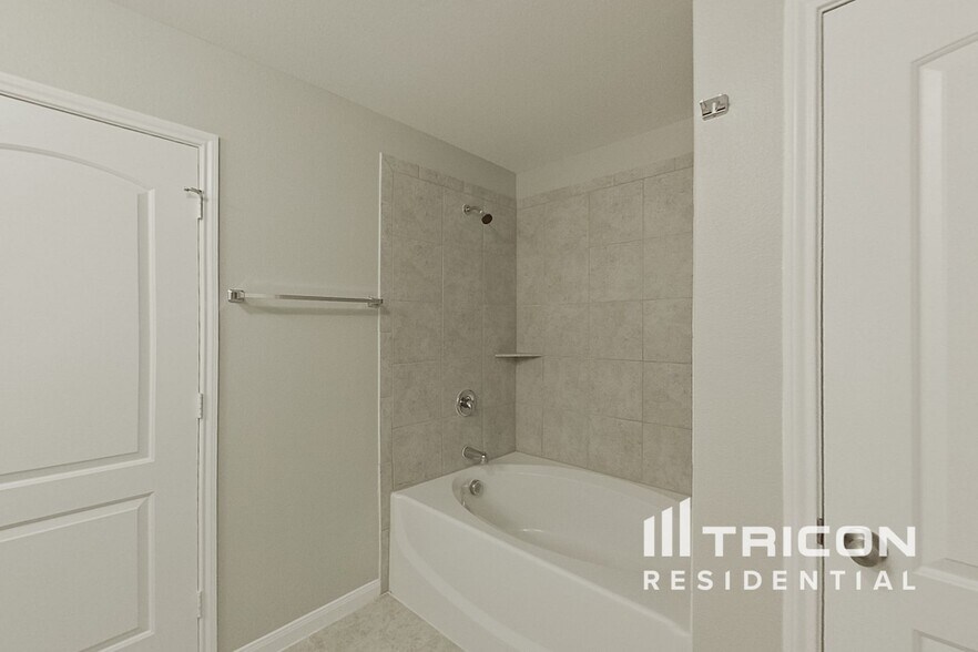 Building Photo - 6312 Jasper Lake Dr