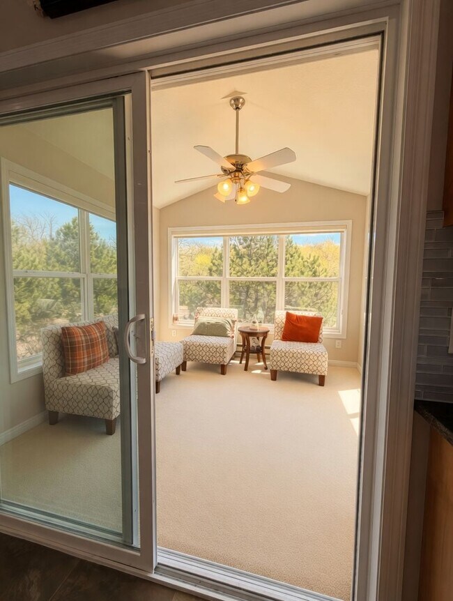 Building Photo - Rare executive rental in chanhassen! 5 beds no upgrade left behind!!!