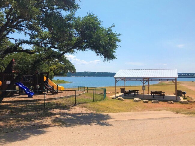 Building Photo - 3 BR/2 BA - 1554 SF Home in LAGO VISTA!!!