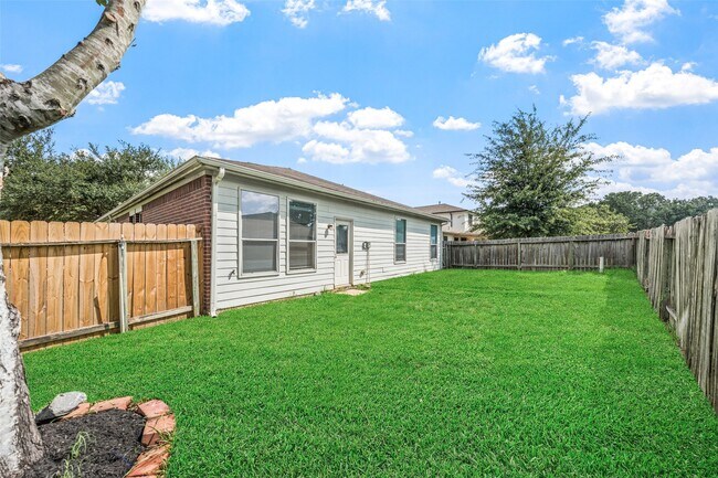 Building Photo - 923 Shirefield Ln