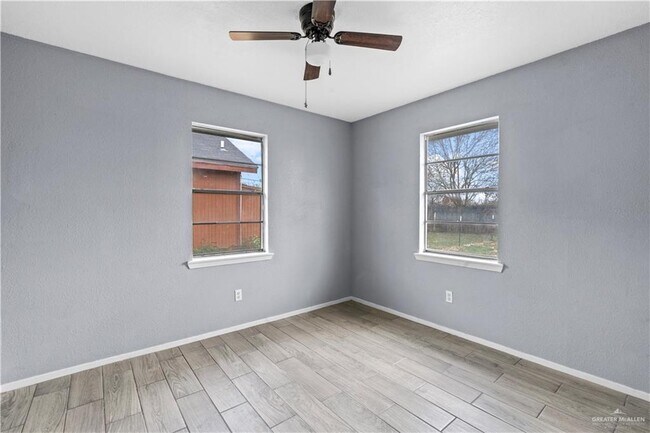 Building Photo - 10 E Wells St