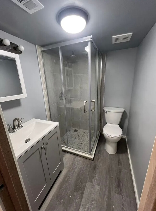 Building Photo - 1721 N Artesian Ave