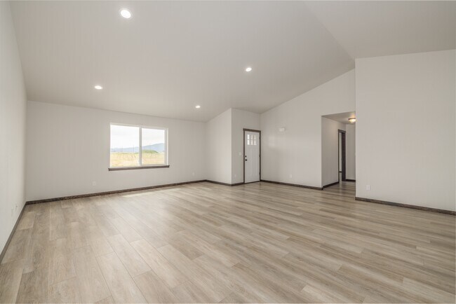 Building Photo - 11557 Railway Ave
