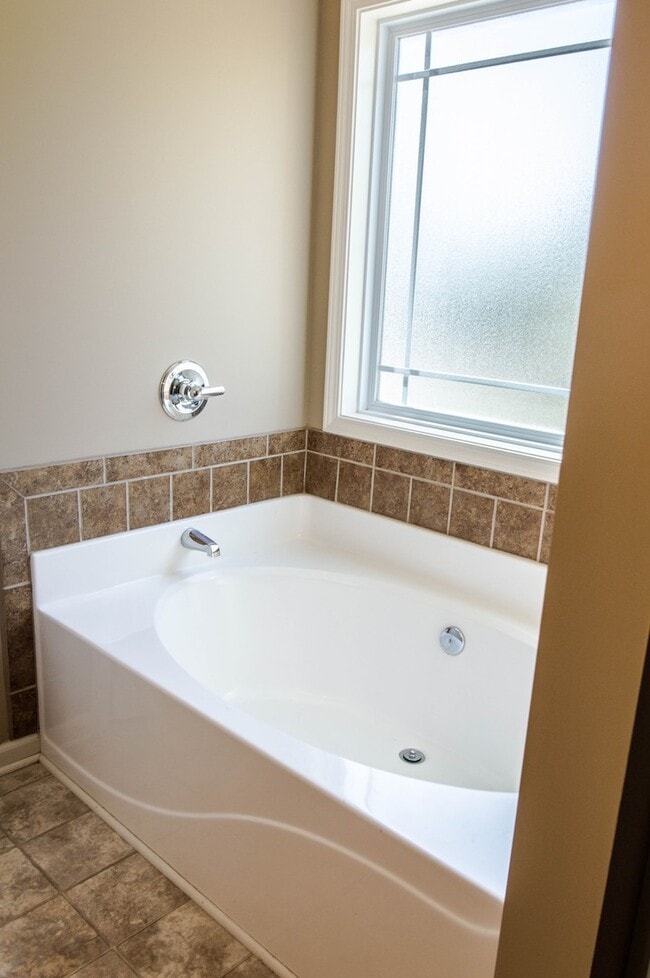 Building Photo - Pet Friendly Four Bedroom with Basement!