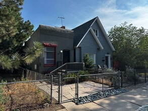 Building Photo - "Charming 1-Bedroom Retreat in Denver's Heart - Perfect Blend of Comfort & Convenience!