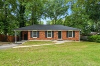 Building Photo - Perfect blend of Charm and Convenience!