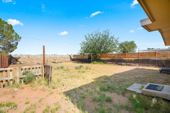 Building Photo - 3977 Las Casitas Dr