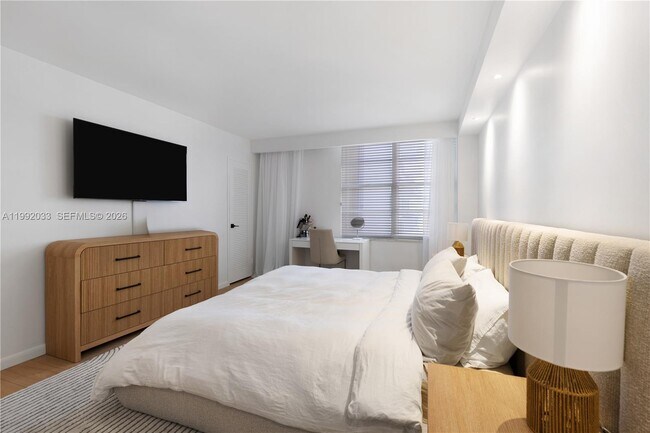 Building Photo - 5161 Collins Ave