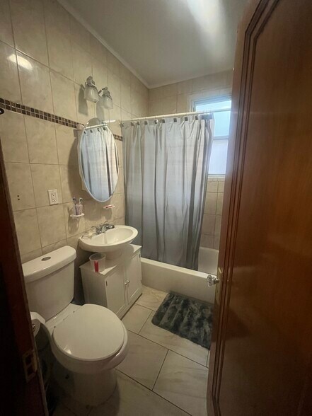 Building Photo - 392 N 12th St