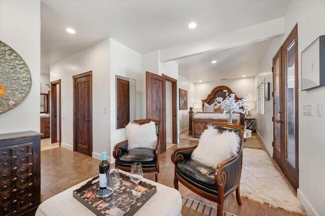 Building Photo - 6750 Golden Pheasant Ln