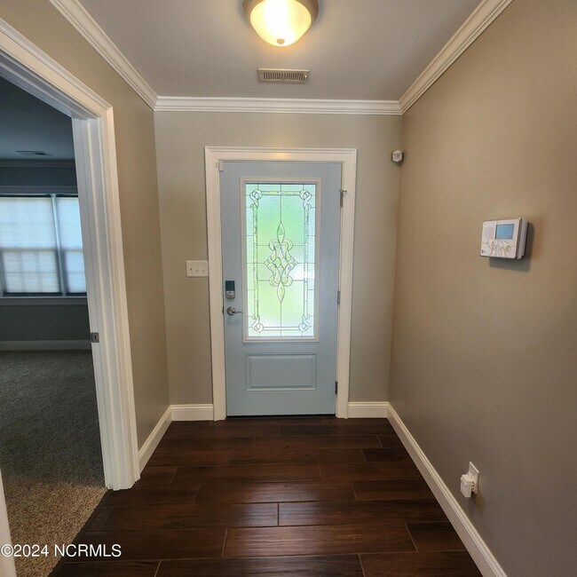 Building Photo - 115 Blue Bird Ln