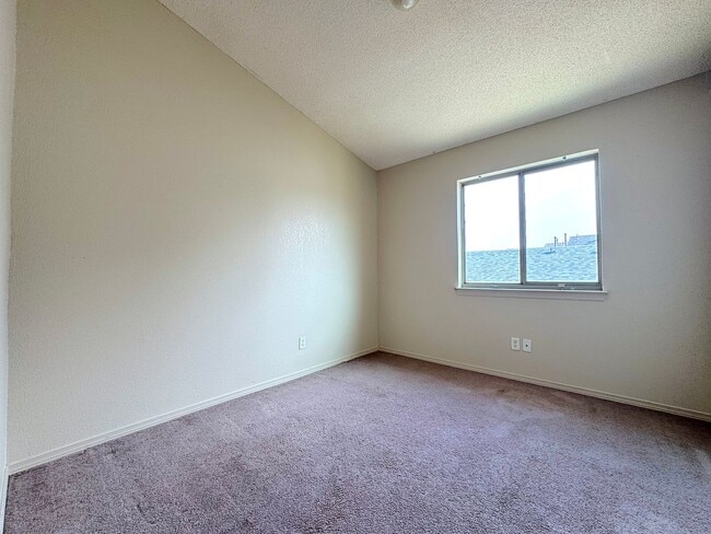 Building Photo - 14064 Tierra Halcon Dr