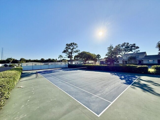 Building Photo - 2131 Ridge Rd