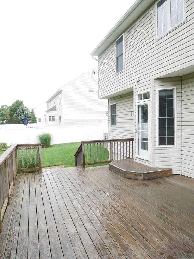 Building Photo - Spacious & Stylish 4-Bedroom Home with Fin...
