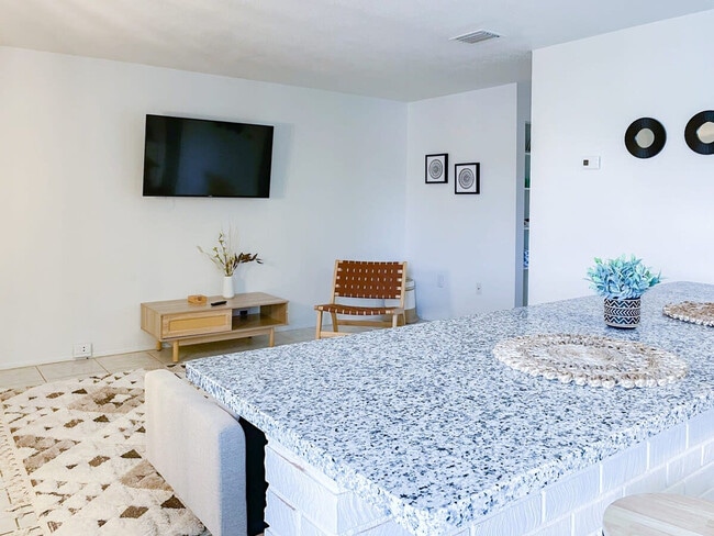 Building Photo - 505 Fillmore Ave