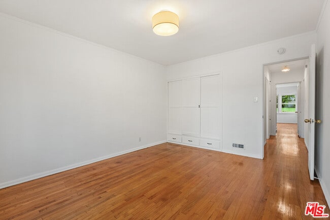 Building Photo - 2244 Hillsboro Ave