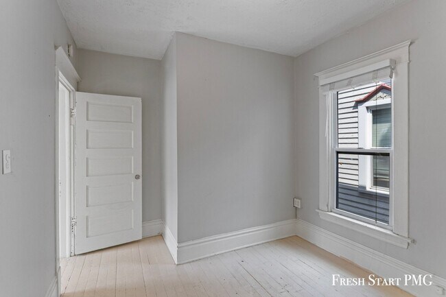 Building Photo - 820-822 Watson St SW