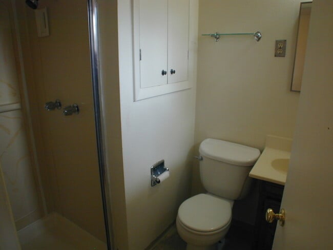 Building Photo - House For Lease