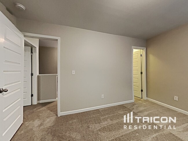 Building Photo - 3650 Lebella Ln