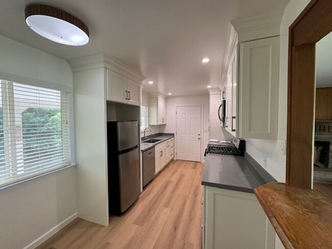 Building Photo - Beautiful 3 Bedroom, 1.5 Bath Home Available Soon!