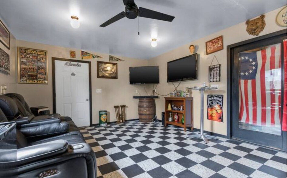 Building Photo - 1071 Kenwood St