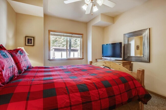 Building Photo - Tavern Inn 2 Bedroom ski lease in Olympic ...
