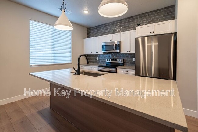 Building Photo - 3915 Razor Dr