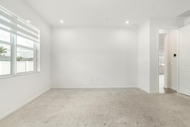 Building Photo - 10638 Hensley St