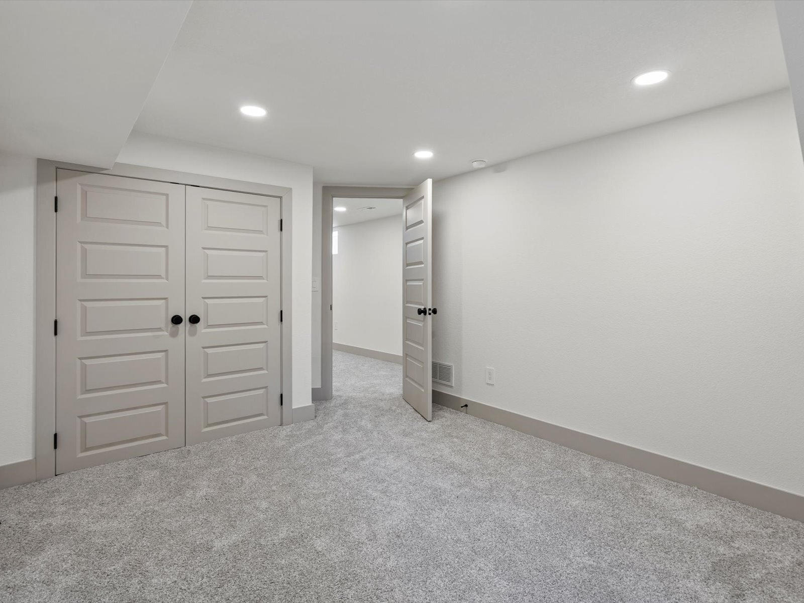 Building Photo - 883 S Downing St