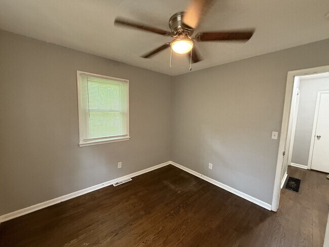 Building Photo - SEE IT NOW: Stylishly Updated Home in Inde...