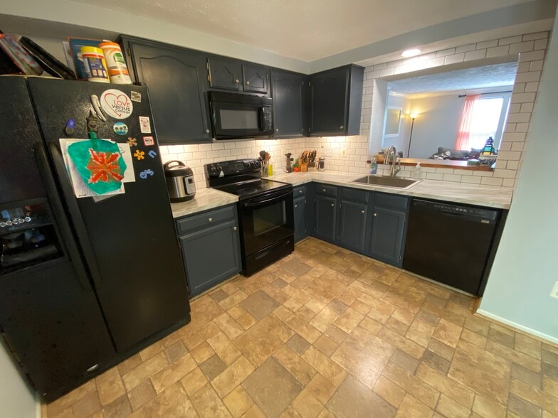 Kitchen - 9006 Old Scaggsville Rd