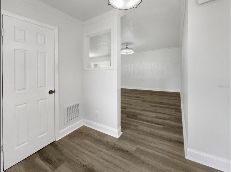 Building Photo - 23337 Olean Blvd