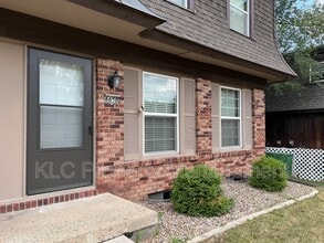 Building Photo - 6650 Holcomb Cir