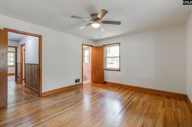 Building Photo - 120 McRae St