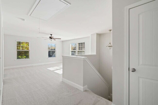 Building Photo - Welcome Home: Spacious 3-Bedroom Retreat i...