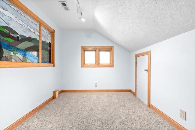 Building Photo - Pet Friendly Three Bedroom!