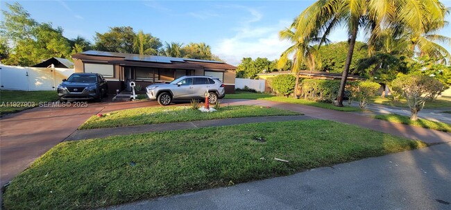 Building Photo - 6641 SW 26th St