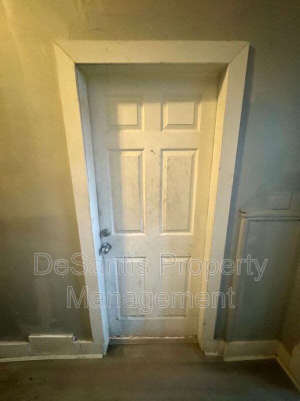 Building Photo - 1141 Brabec St