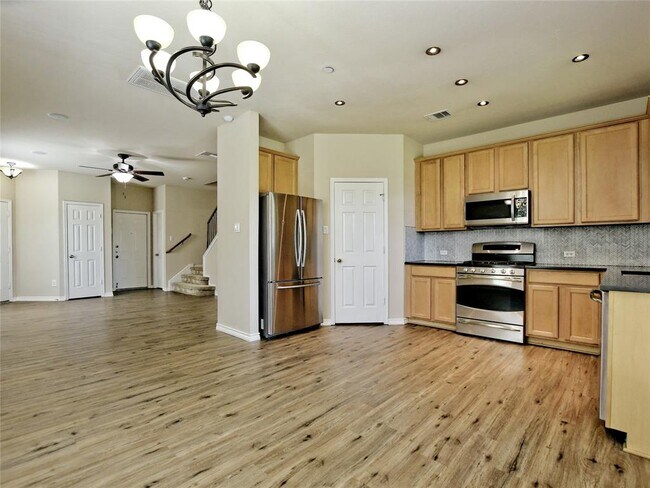 Building Photo - 9201 Brodie Ln