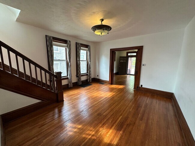 Building Photo - Thurman Ave 273-275 WAG