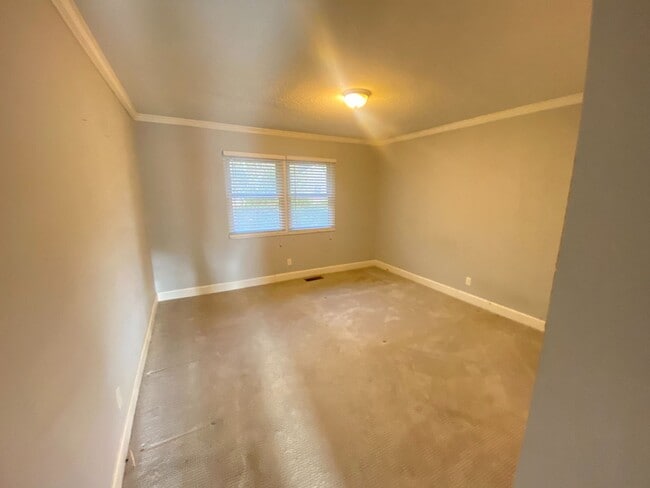 Building Photo - 2Bed/1Ba Duplex close to Downtown Concord ...