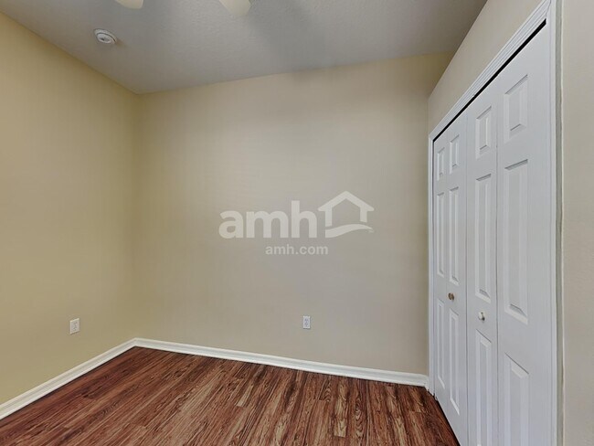 Building Photo - 15238 Searobbin Dr